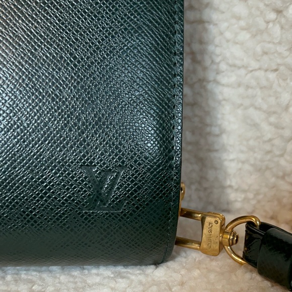 Louis Vuitton Green Taiga Baikal Clutch - Picture 3 of 5